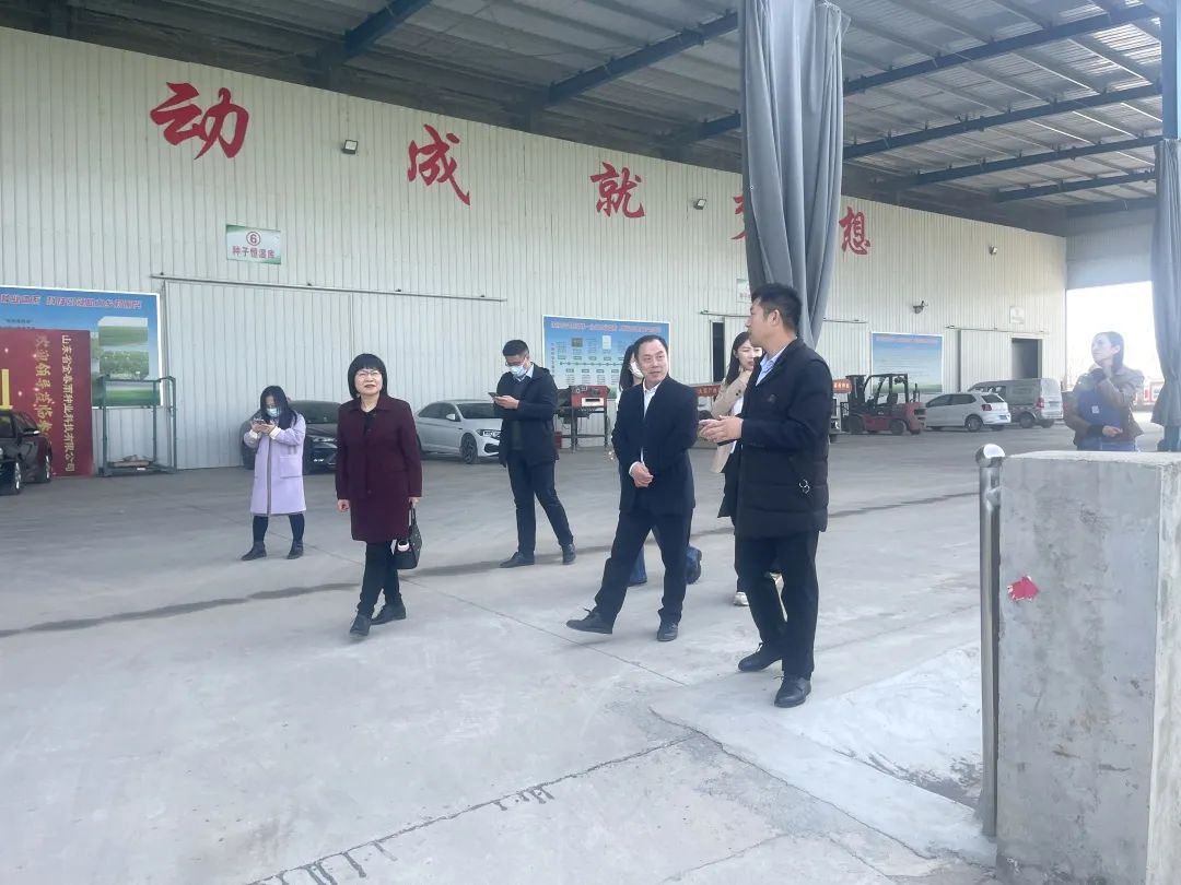 市委黨校經濟學教研部一行到山東省農科院（金鄉）大蒜產業技術研究院考察鄉村產業振興情況